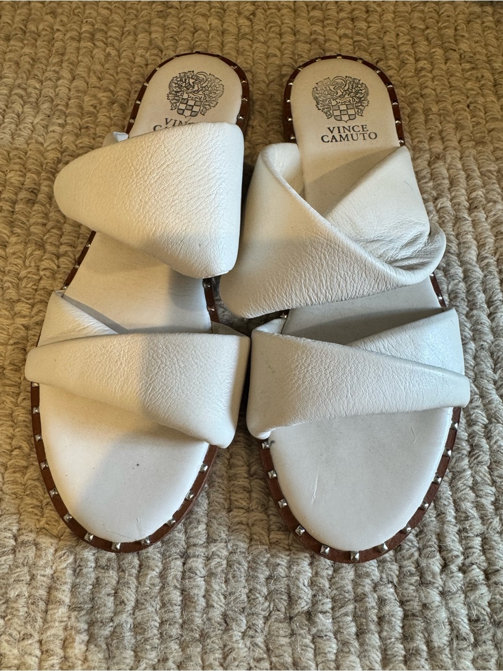 Vince Camuto White Leather Knotted Slide Sandals. Sz9. Excellent condition